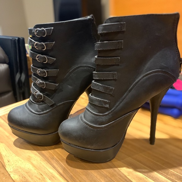 Diva Lounge Size 9 black platform shoes - Picture 1 of 4